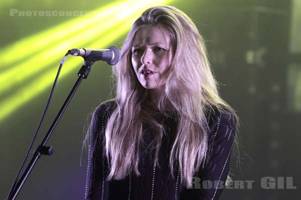 STILL CORNERS - 2019-05-21 - PARIS - Petit Bain - 